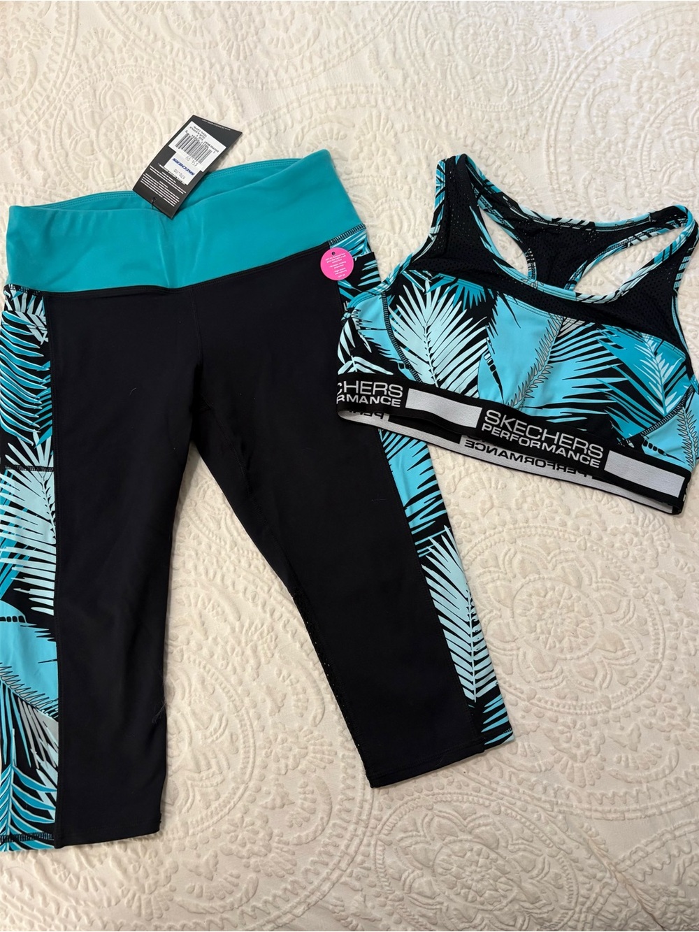 Skechers Small capri leggings with matching Medium bra top
